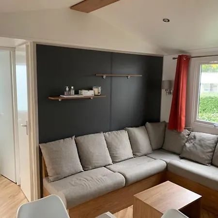 D002 Mobil Home Equipe Dans Un Camping 4 Etoiles
